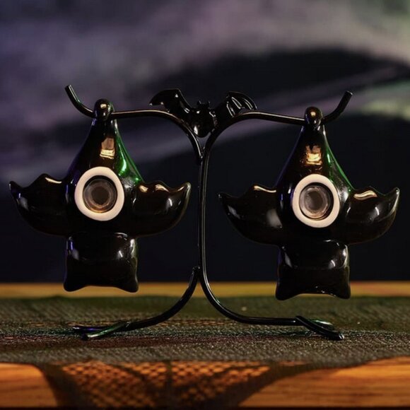 Cracker Barrel Hanging Bats With Stand Salt and Pepper Shaker Set Halloween NEW - Picture 3 of 3